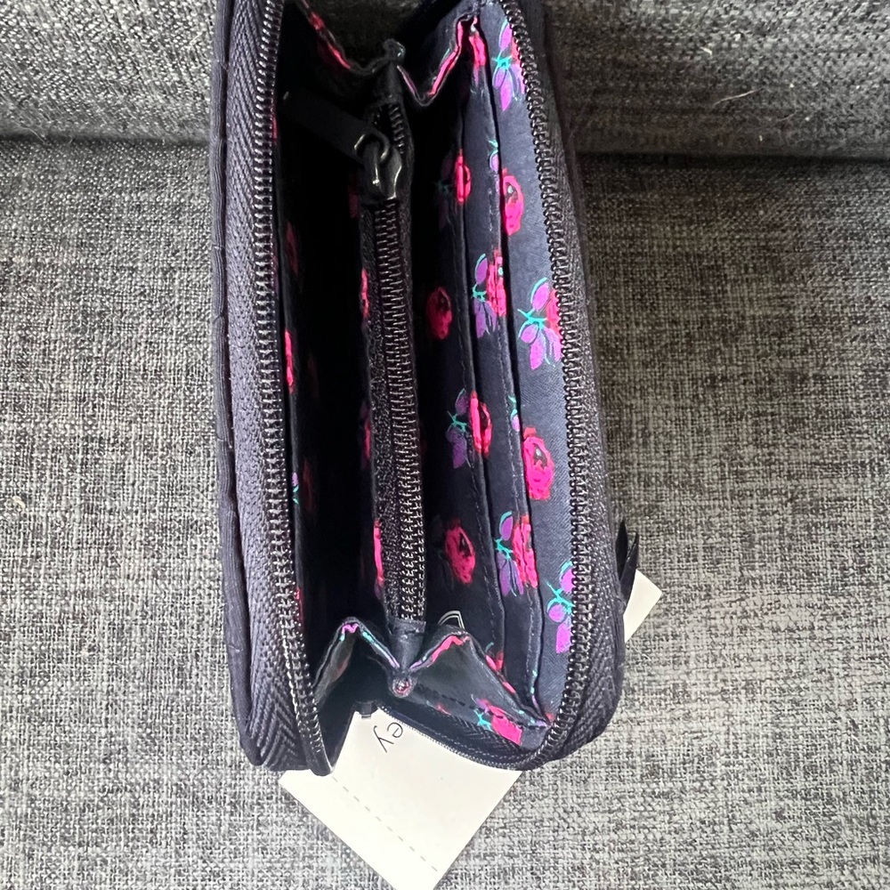NWT Vera Bradley Quilted Classic Navy RFID Small Zip-Around Wallet. Microfiber. - Picture 4 of 6